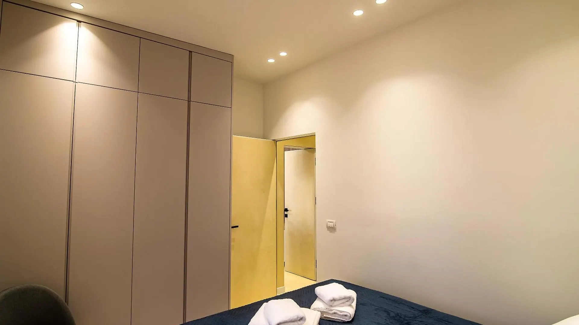 Super City Center Apartments ティラナ