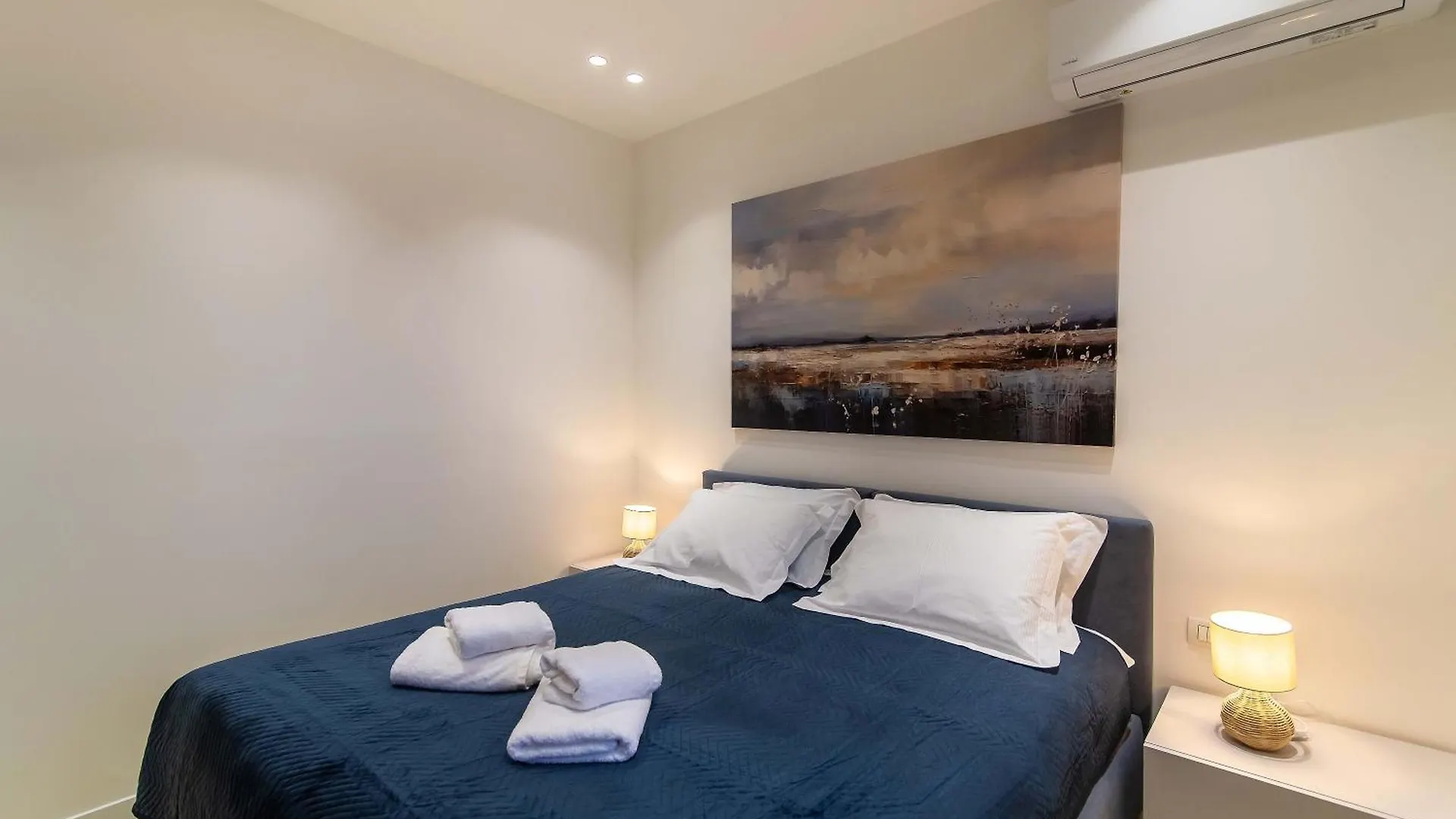 Super City Center Apartments ティラナ 0*,