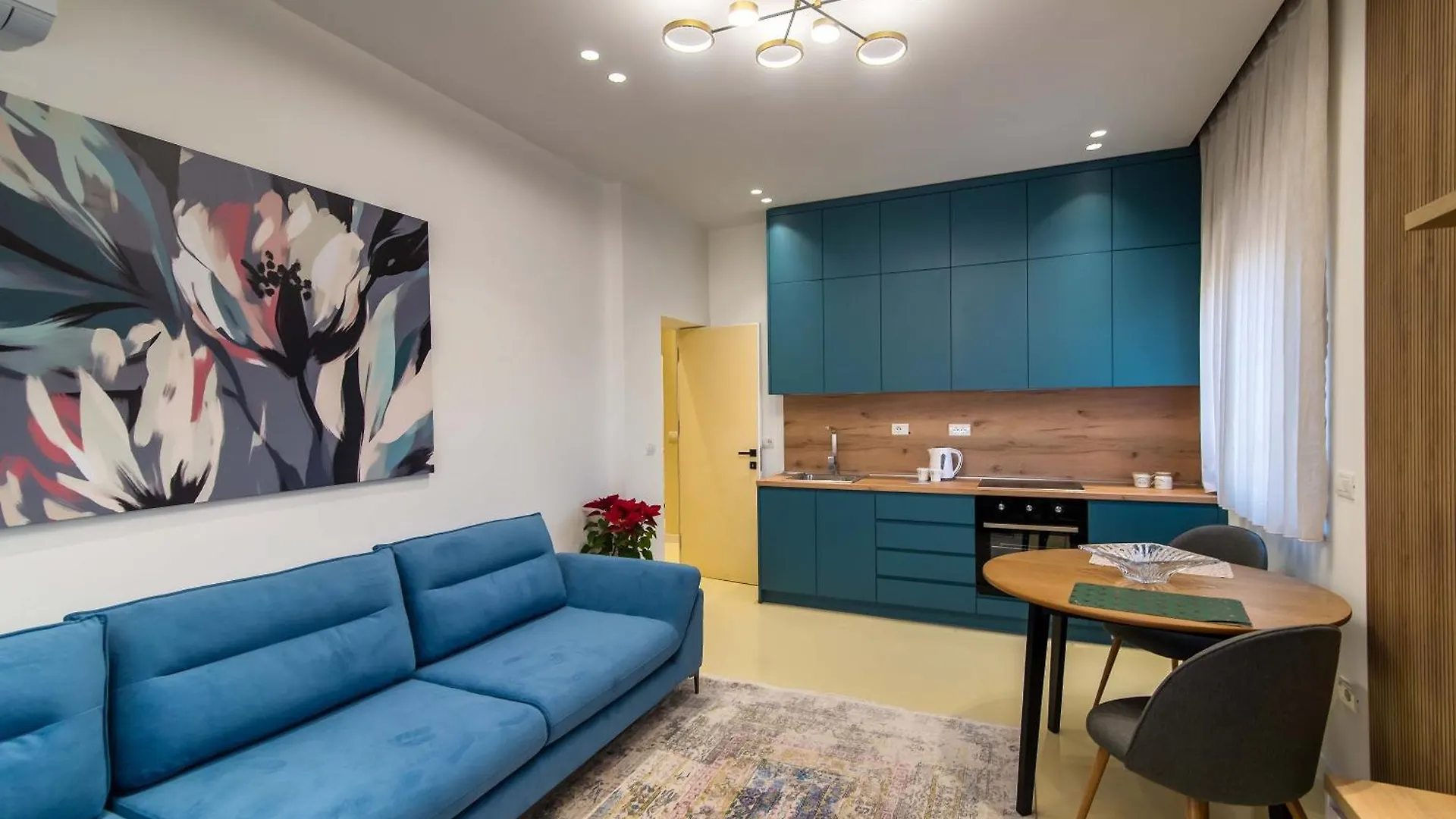 Super City Center Apartments ティラナ