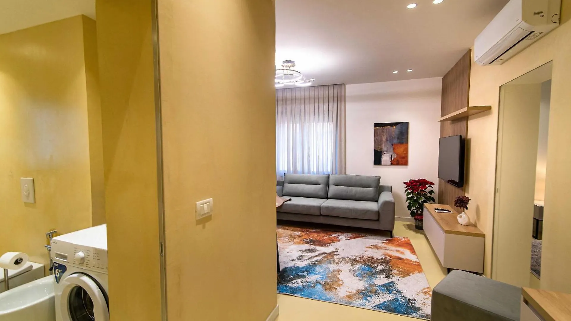 Super City Center Apartments ティラナ