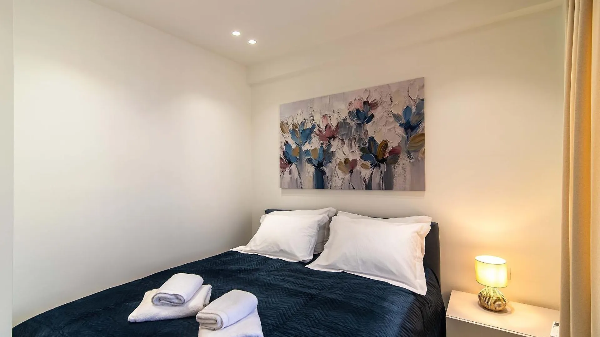 Super City Center Apartments ティラナ